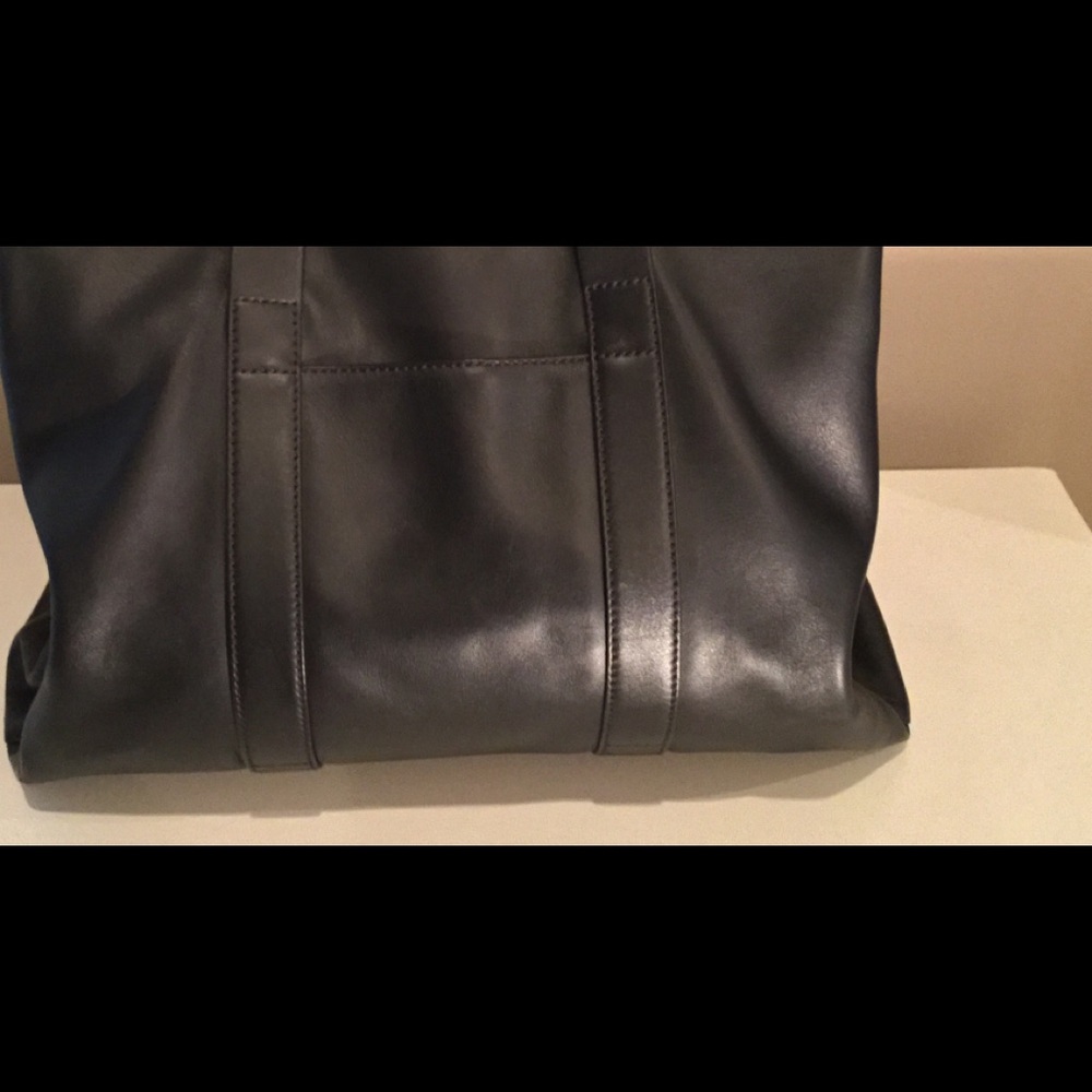 Aritzia’s Six Eleven black leather McDuffle - Picture 2 of 14